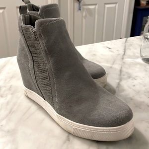 Steve Madden women’s 6.5 wedge bootie